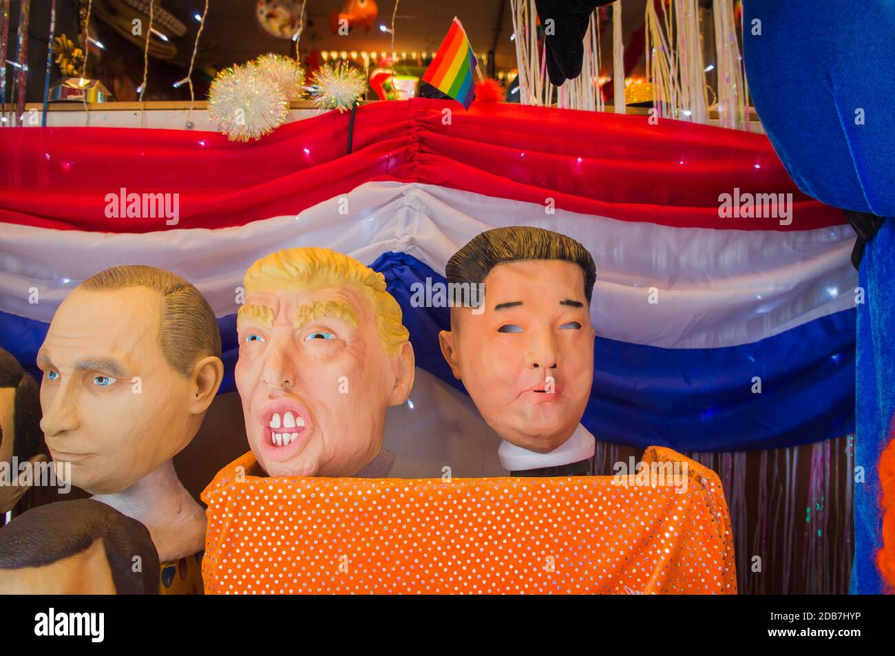 Gummizeichenmasken, die darstellen (von links) Russland`s und US-Präsidenten Wladimir Putin und Donald Trump und Der nordkoreanische Staatschef Kim Jong UN in einem Geschäft Stockfoto